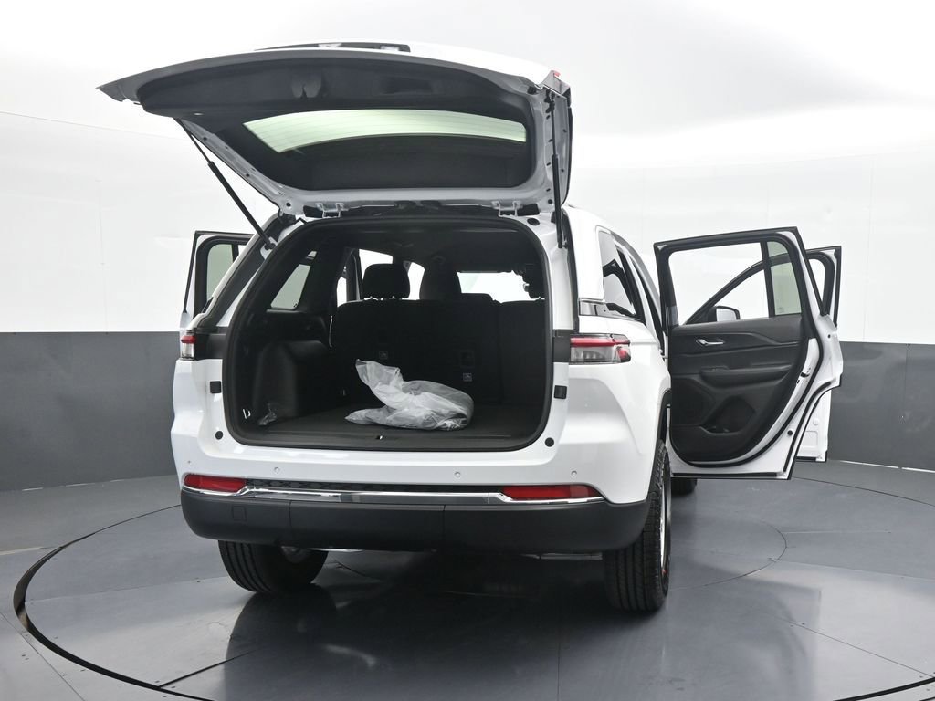 Used 2025 Jeep Grand Cherokee Laredo image 66