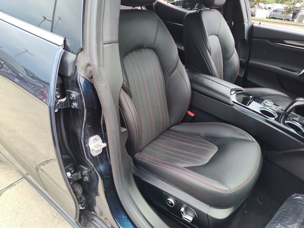 Used 2023 Maserati Ghibli Modena RWD image 31