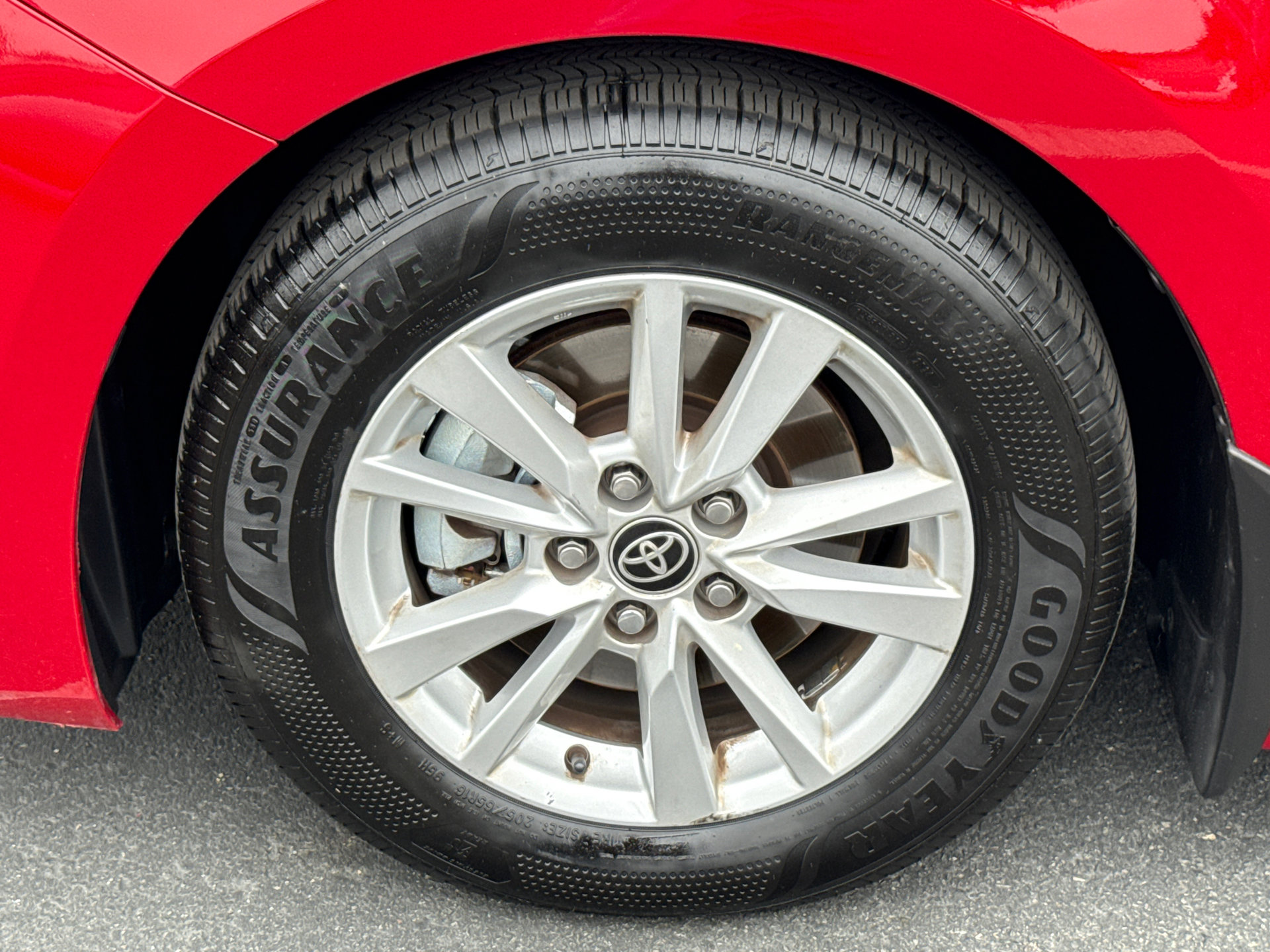 Certified 2025 Toyota Camry LE FWD image 5
