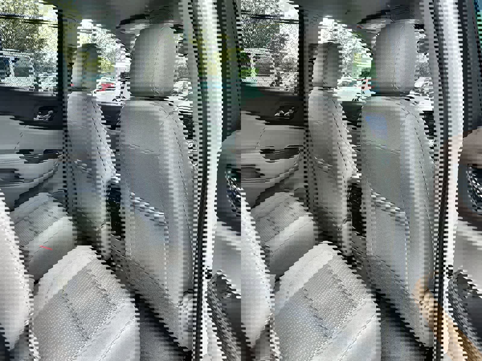 Used 2023 GMC Acadia SLE image 18