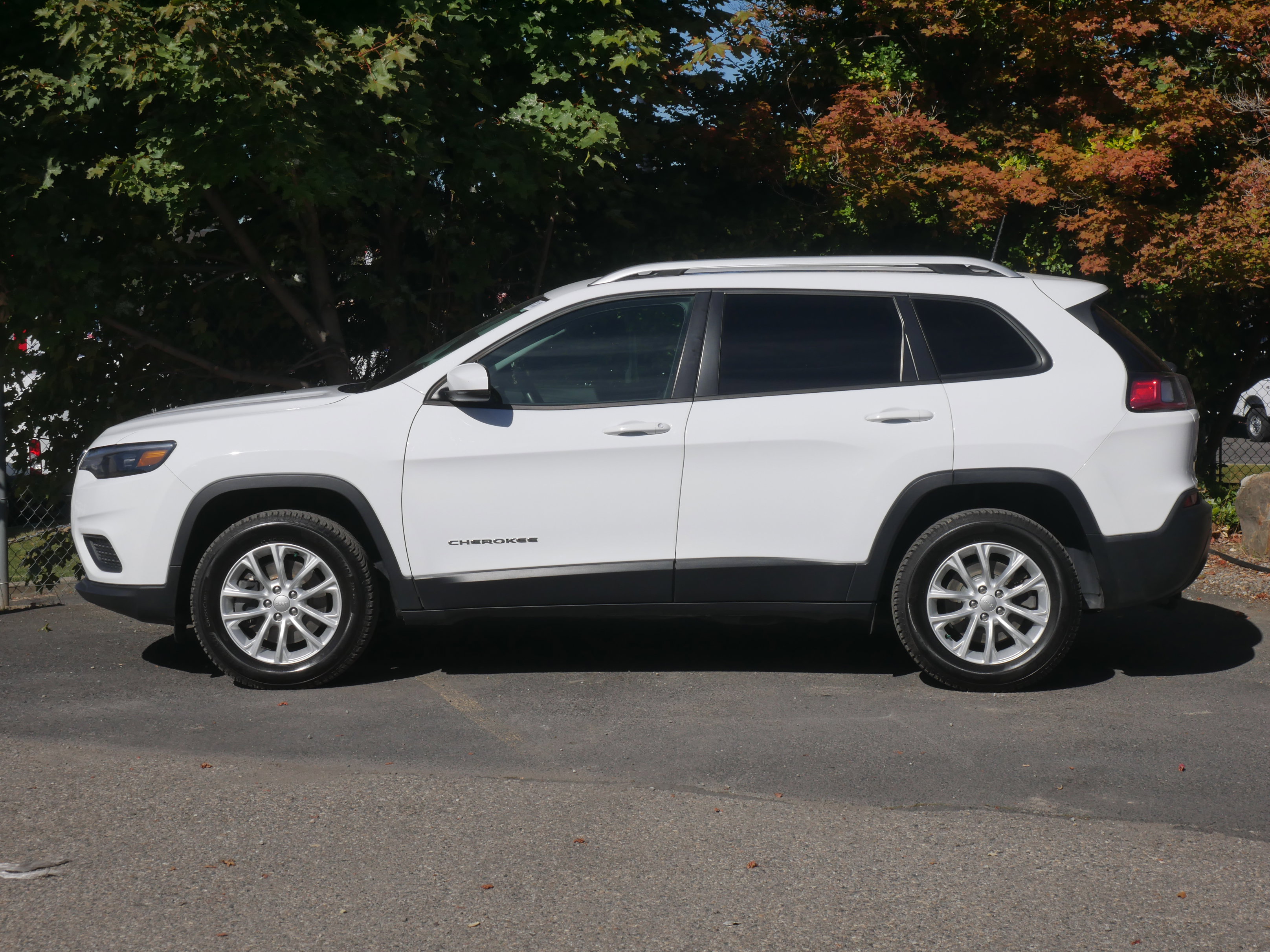 Used 2020 Jeep Cherokee Latitude image 16