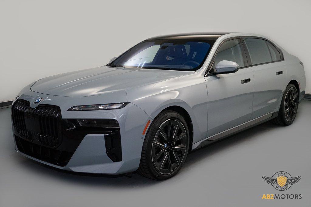 Used 2023 BMW 760i xDrive image 3