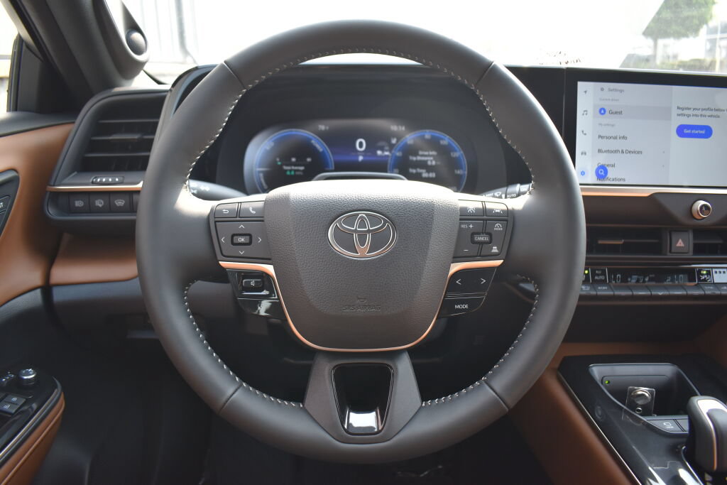 Certified 2025 Toyota Crown Signia w/ Advanced Technology Package AWD/4WD image 9