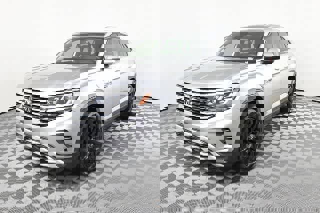 Certified 2023 Volkswagen Atlas Cross Sport SE w/ Panoramic Sunroof Package image 3