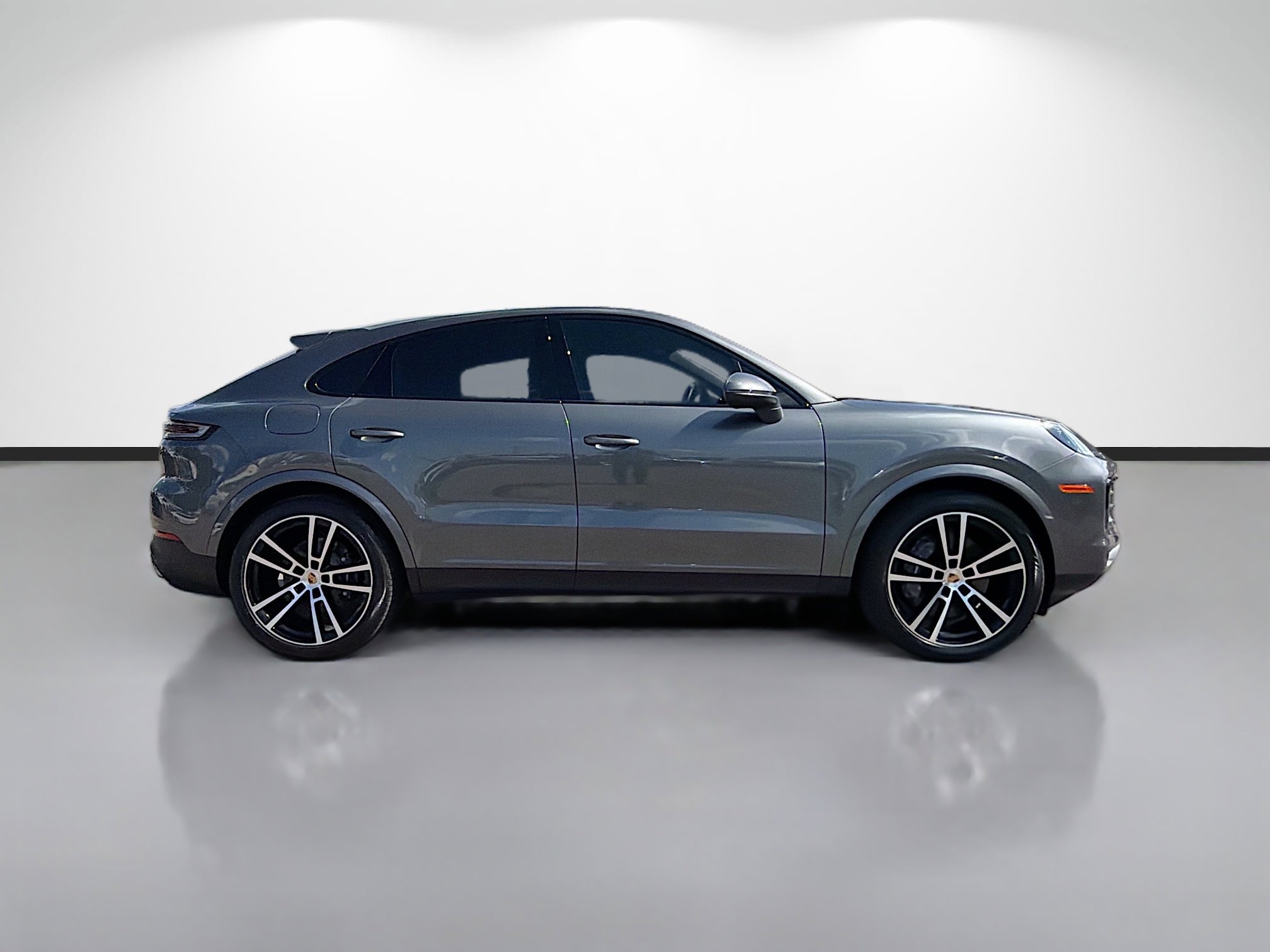 Used 2025 Porsche Cayenne Coupe image 2