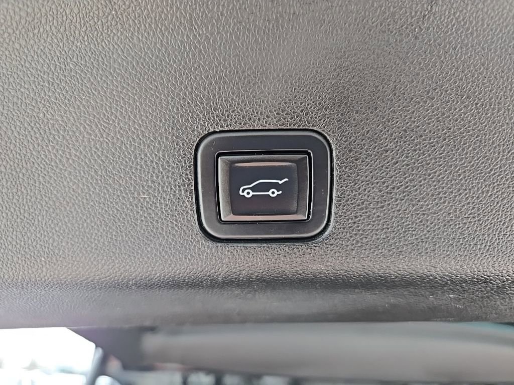 Used 2023 GMC Yukon SLT w/ SLT Premium Package image 57