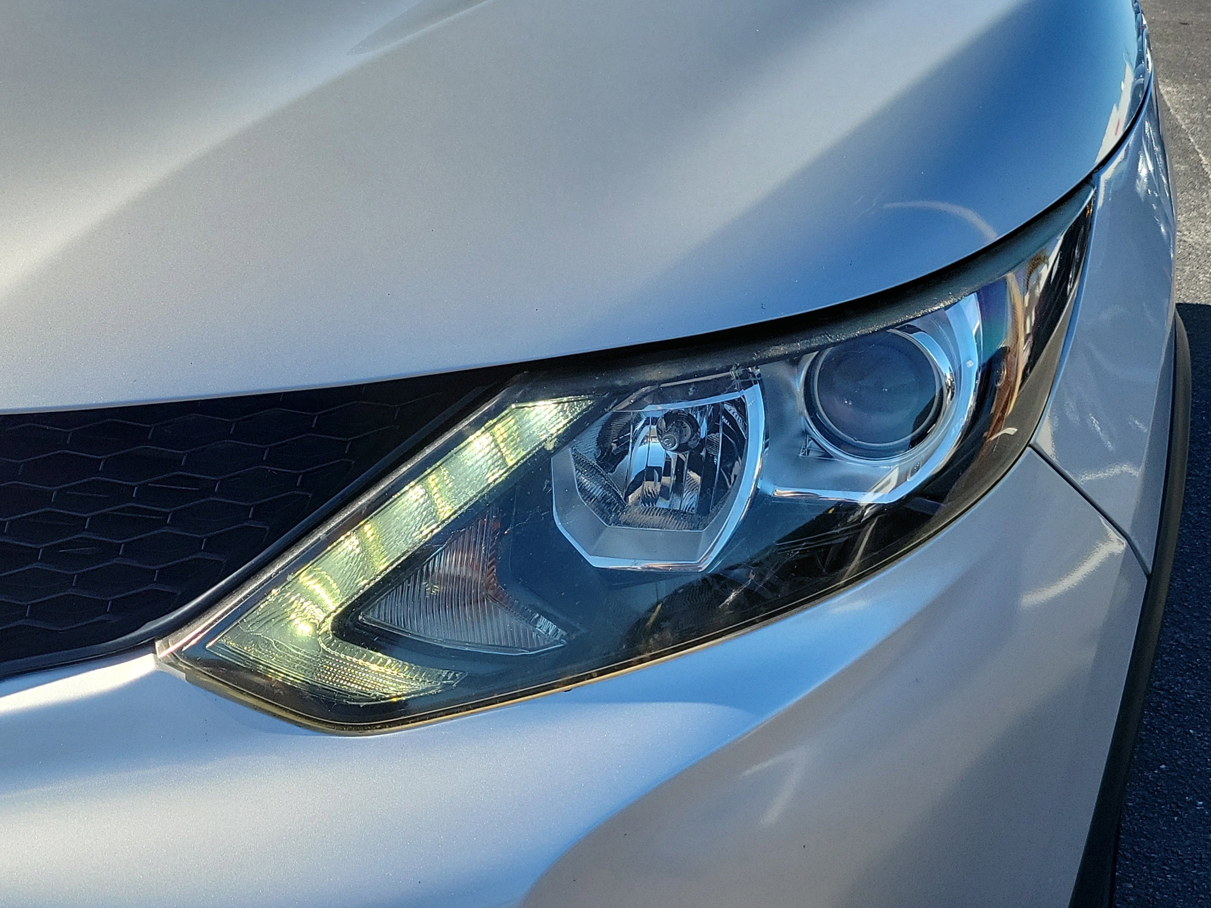 Used 2018 Nissan Rogue Sport SV image 9