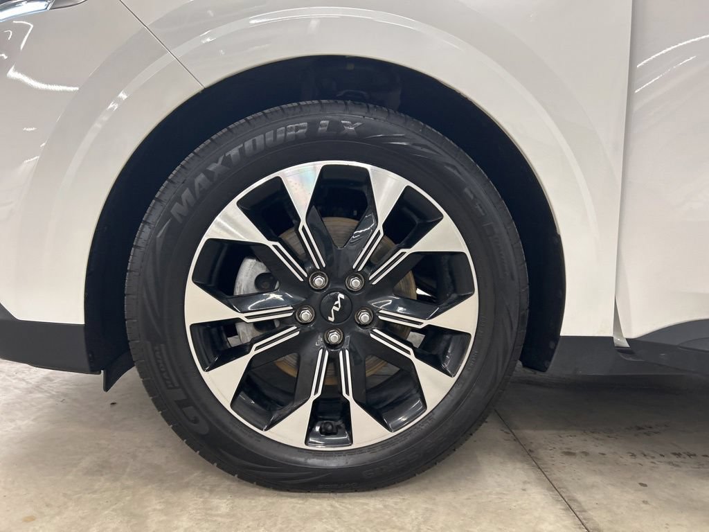 Certified 2023 Kia Carnival EX FWD image 34