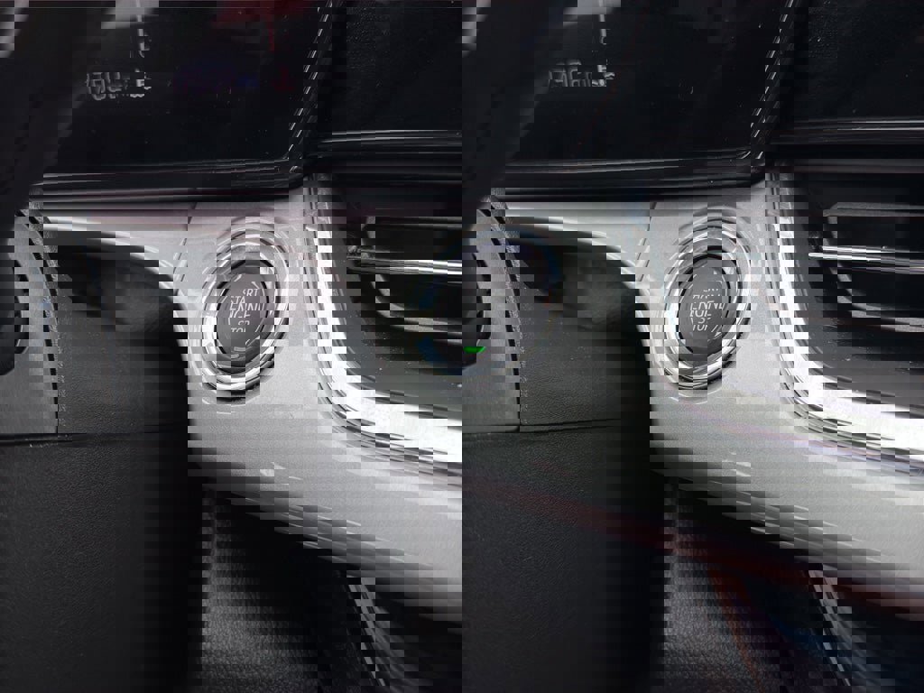 Used 2025 Chevrolet Trax LT w/ LT Convenience Package FWD image 20