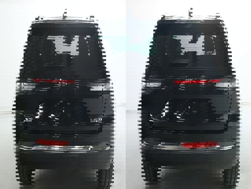 Used 2023 Jeep Grand Cherokee Limited w/ Luxury Tech Group II image 43