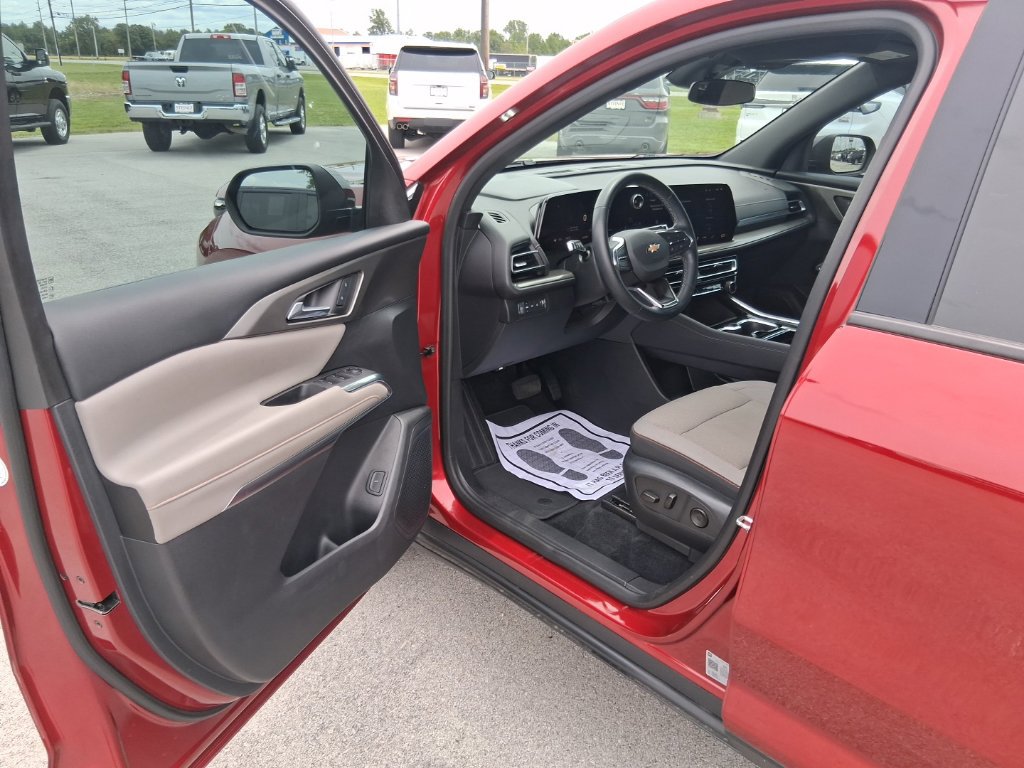 Used 2024 Chevrolet Traverse LT AWD/4WD image 14