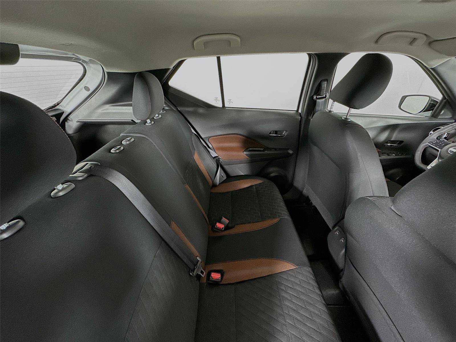 Used 2024 Nissan Kicks SR image 25