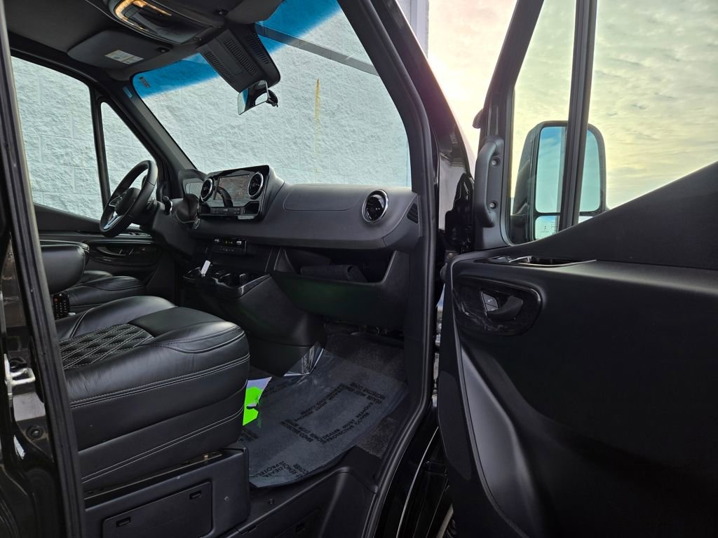 Used 2024 Mercedes-Benz Sprinter 2500 image 23