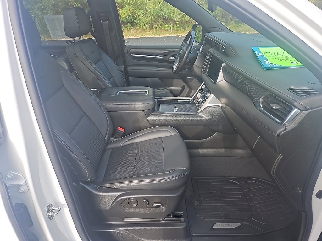 Used 2022 GMC Yukon Denali w/ Denali Premium Package image 35