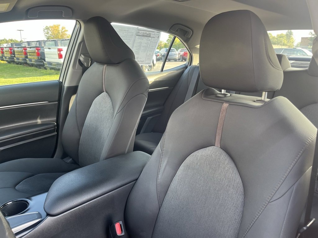 Used 2020 Toyota Camry LE image 11