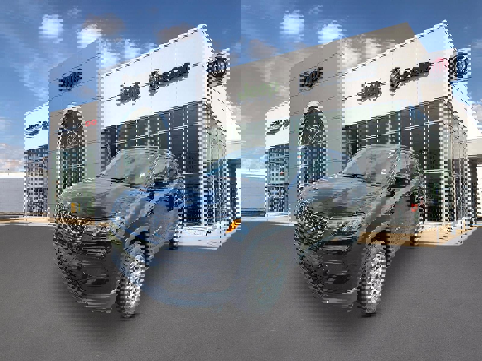 Used 2025 Jeep Compass Sport image 4