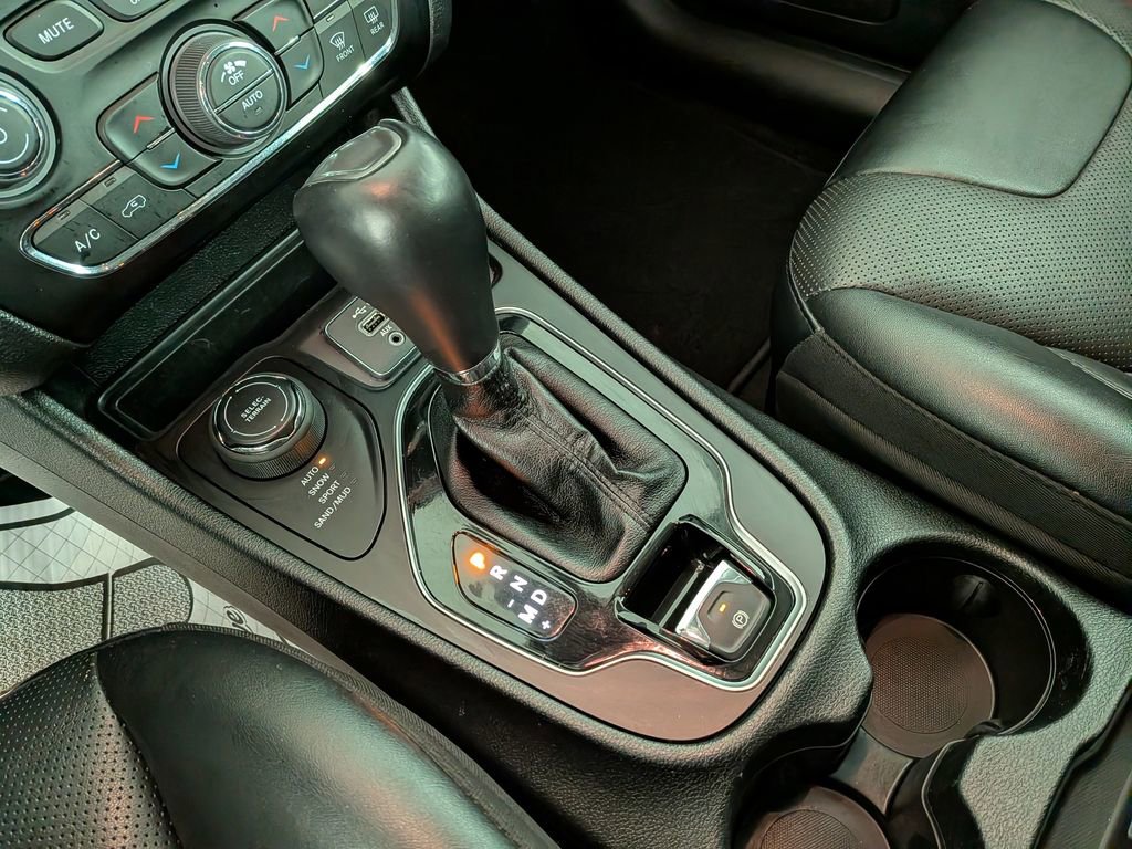 Certified 2023 Jeep Cherokee Altitude Lux image 30