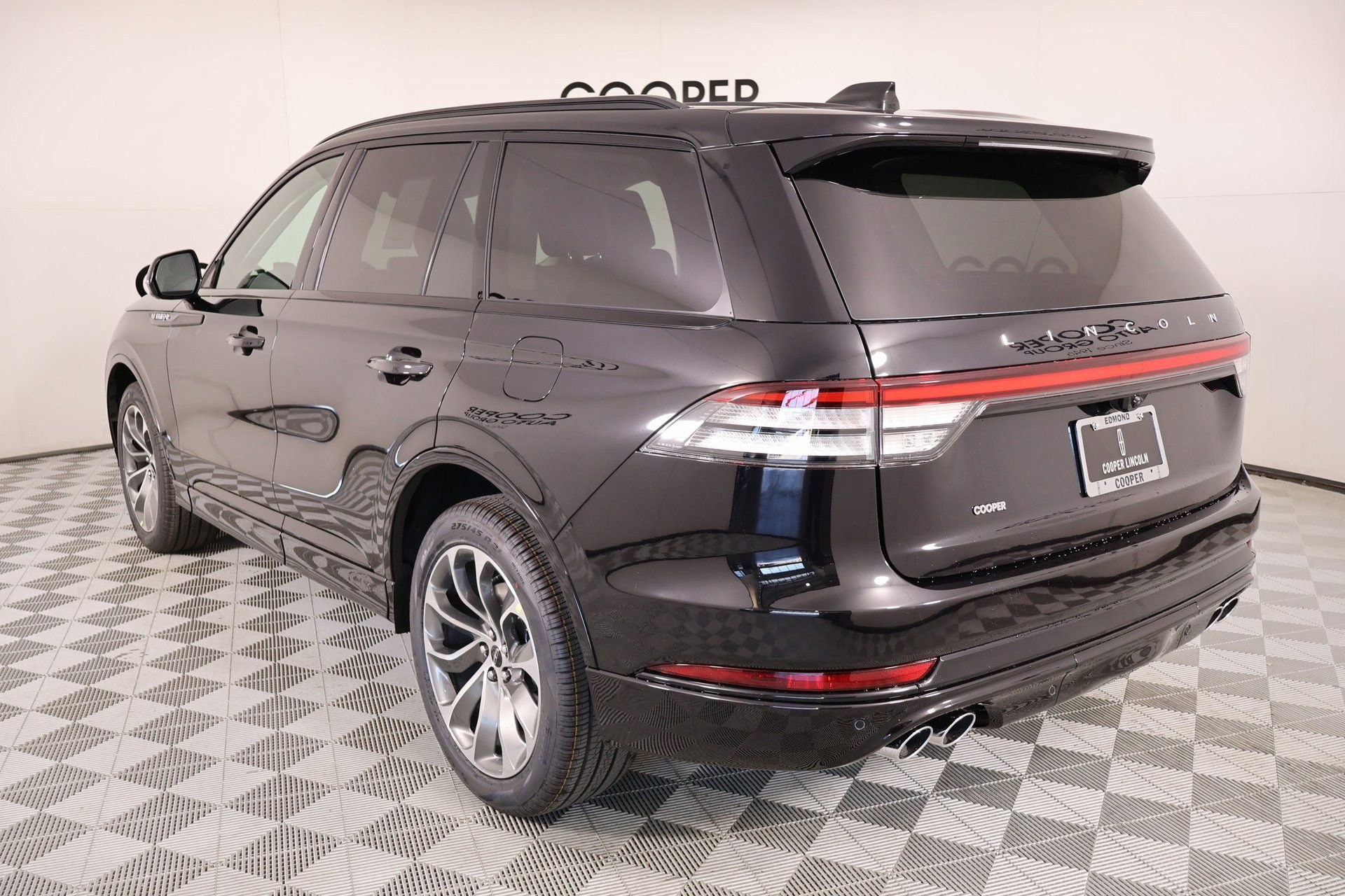 New 2026 Lincoln Aviator AWD w/ Jet Appearance Package image 23