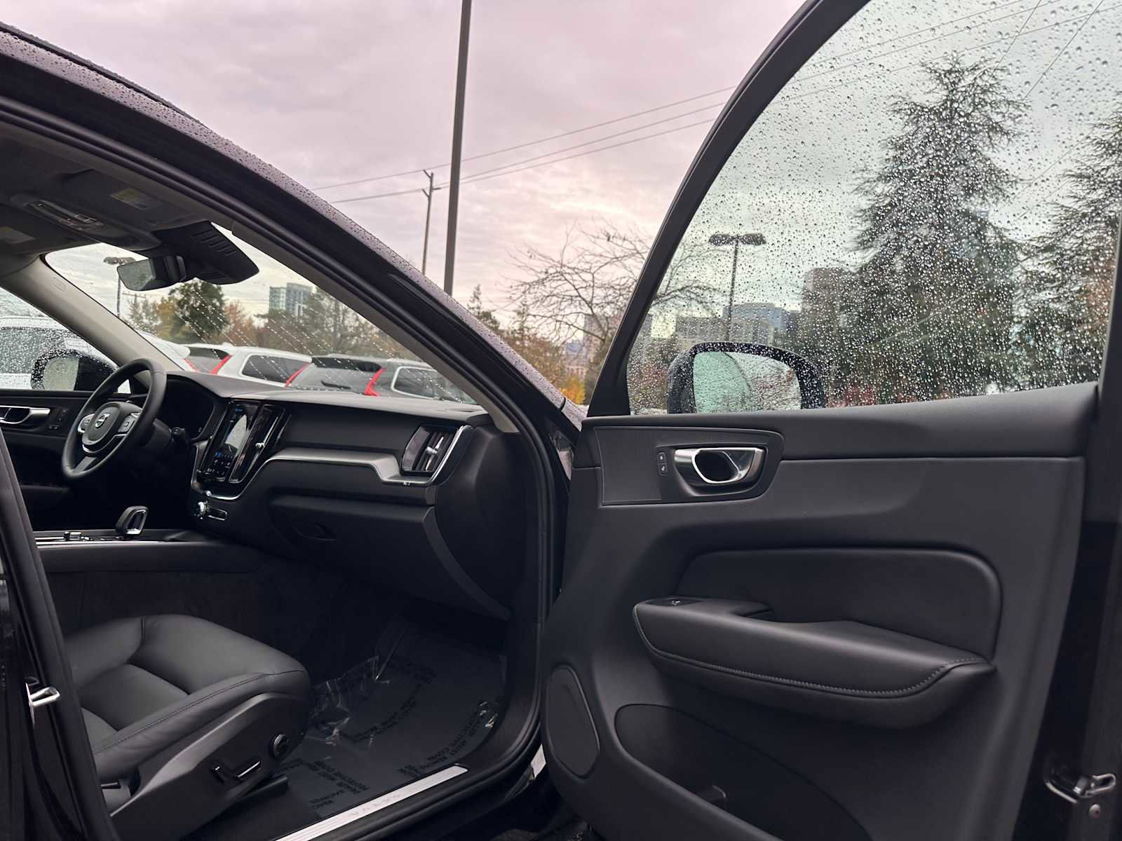 Used 2025 Volvo XC60 B5 Core w/ Protection Package Premier image 11