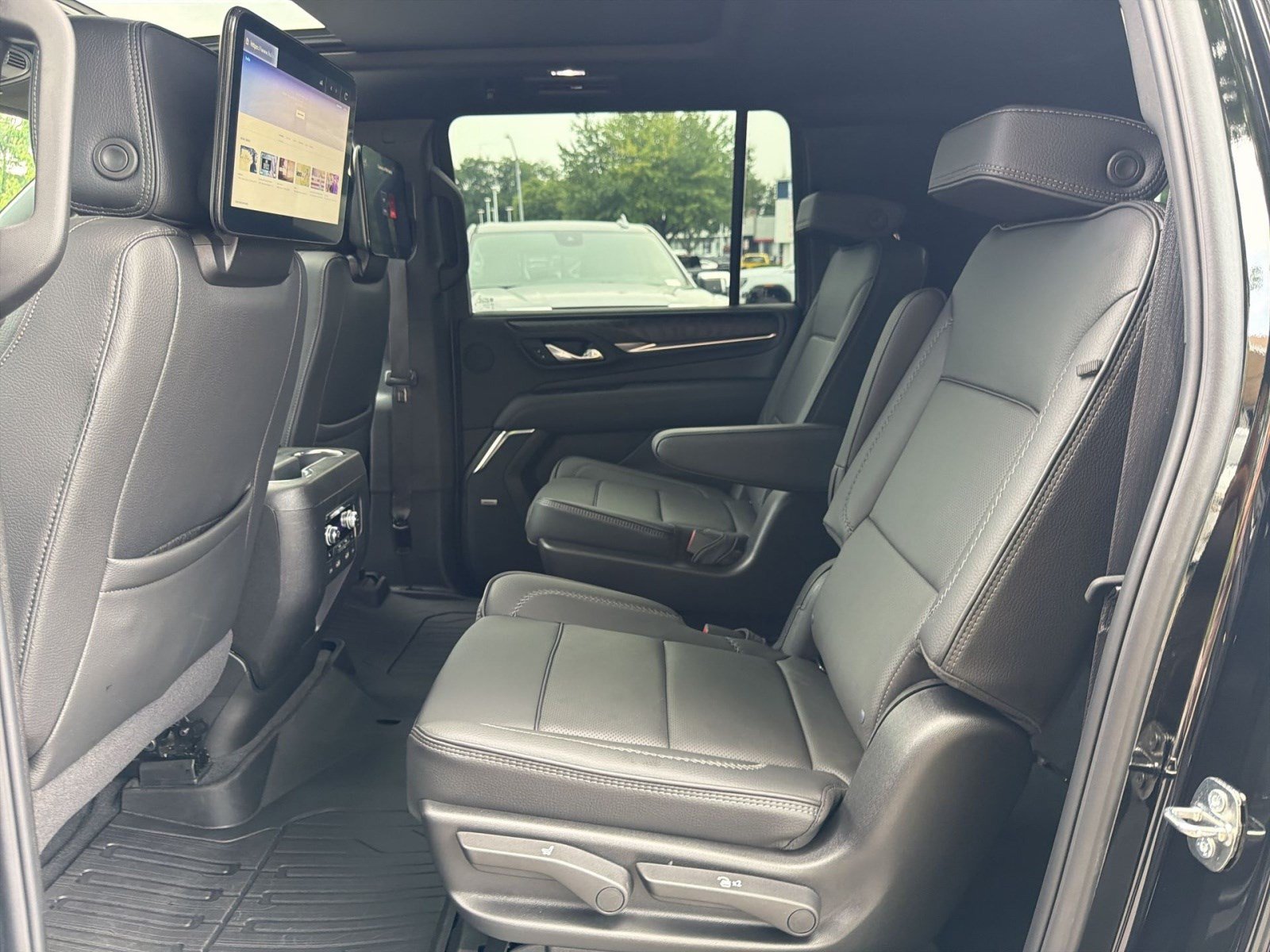 Used 2024 GMC Yukon XL Denali w/ Denali Reserve Package AWD/4WD image 22