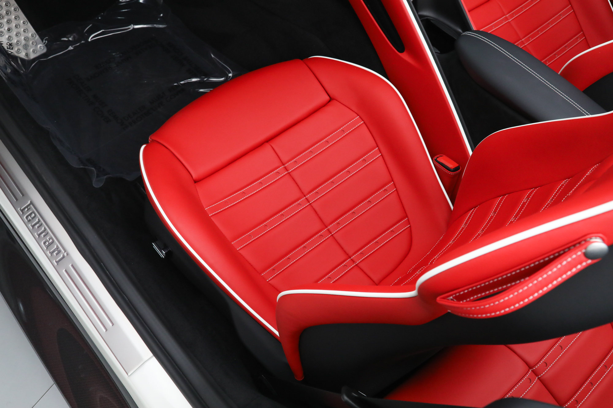 Certified 2025 Ferrari Roma Spider RWD image 27