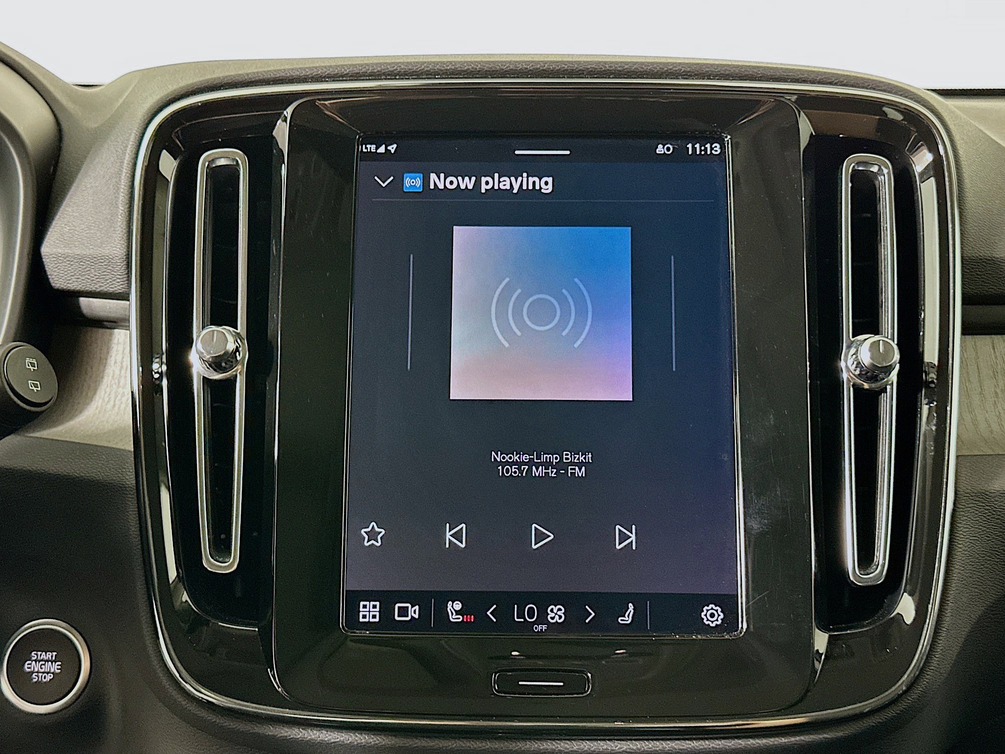 Used 2025 Volvo XC40 B5 Core image 21