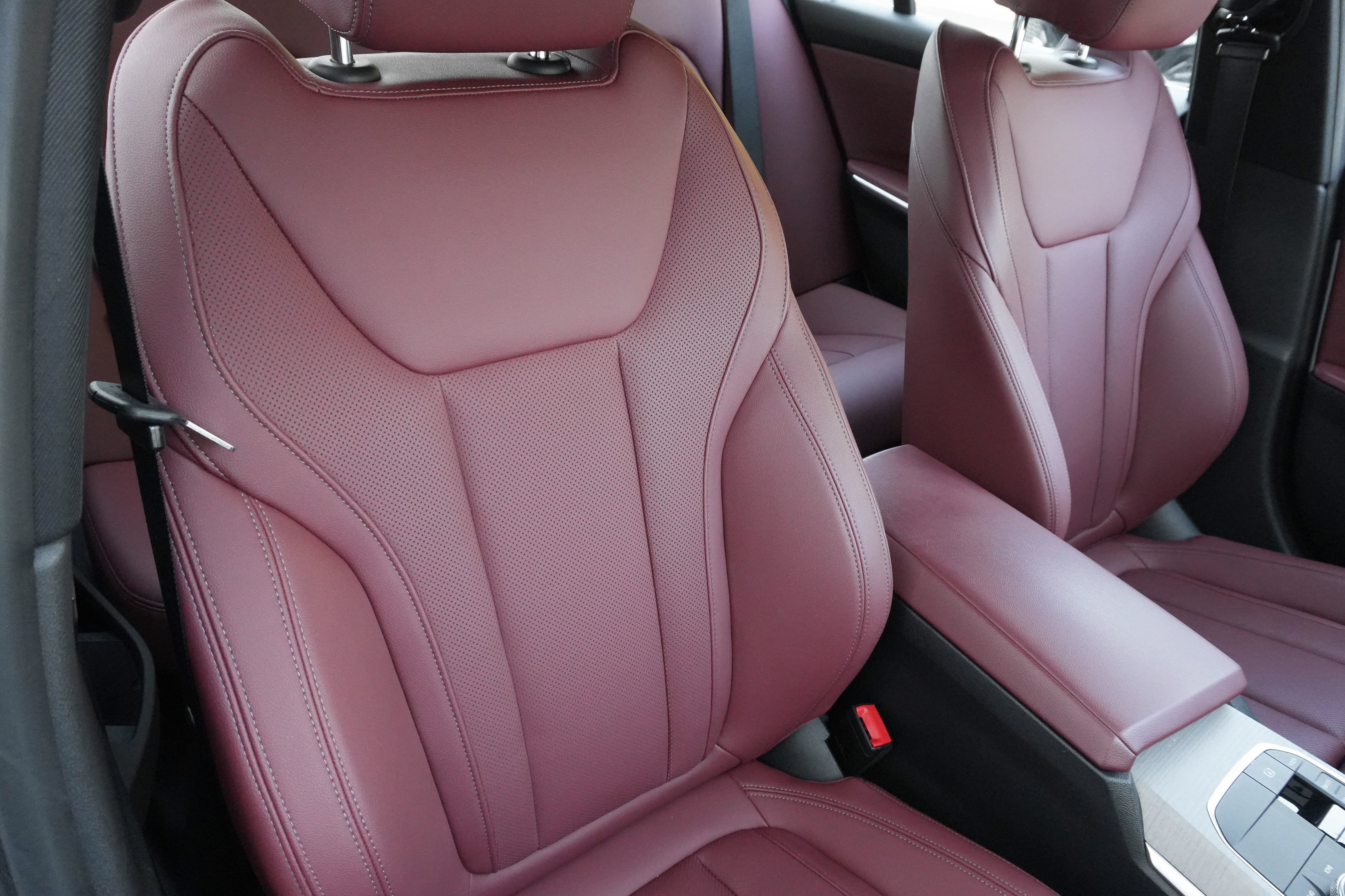 Certified 2025 BMW 330i Sedan RWD image 13
