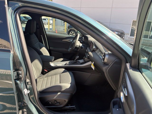 New 2026 Alfa Romeo Tonale w/ Black Premium Package AWD/4WD image 37