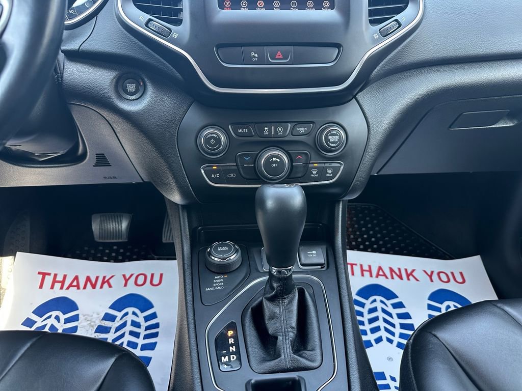 Used 2019 Jeep Cherokee Latitude Plus w/ Cold Weather Group AWD/4WD image 11