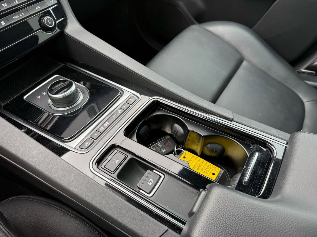 Used 2019 Jaguar F-PACE Premium image 34