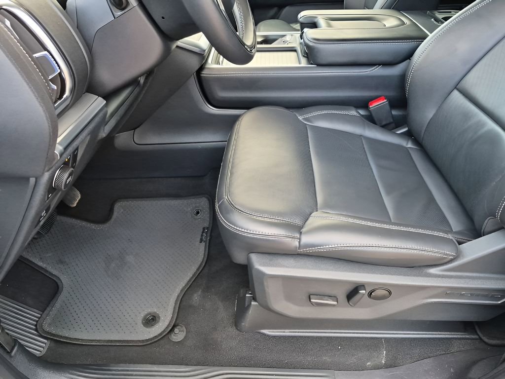 Used 2025 Ford Expedition Platinum image 31