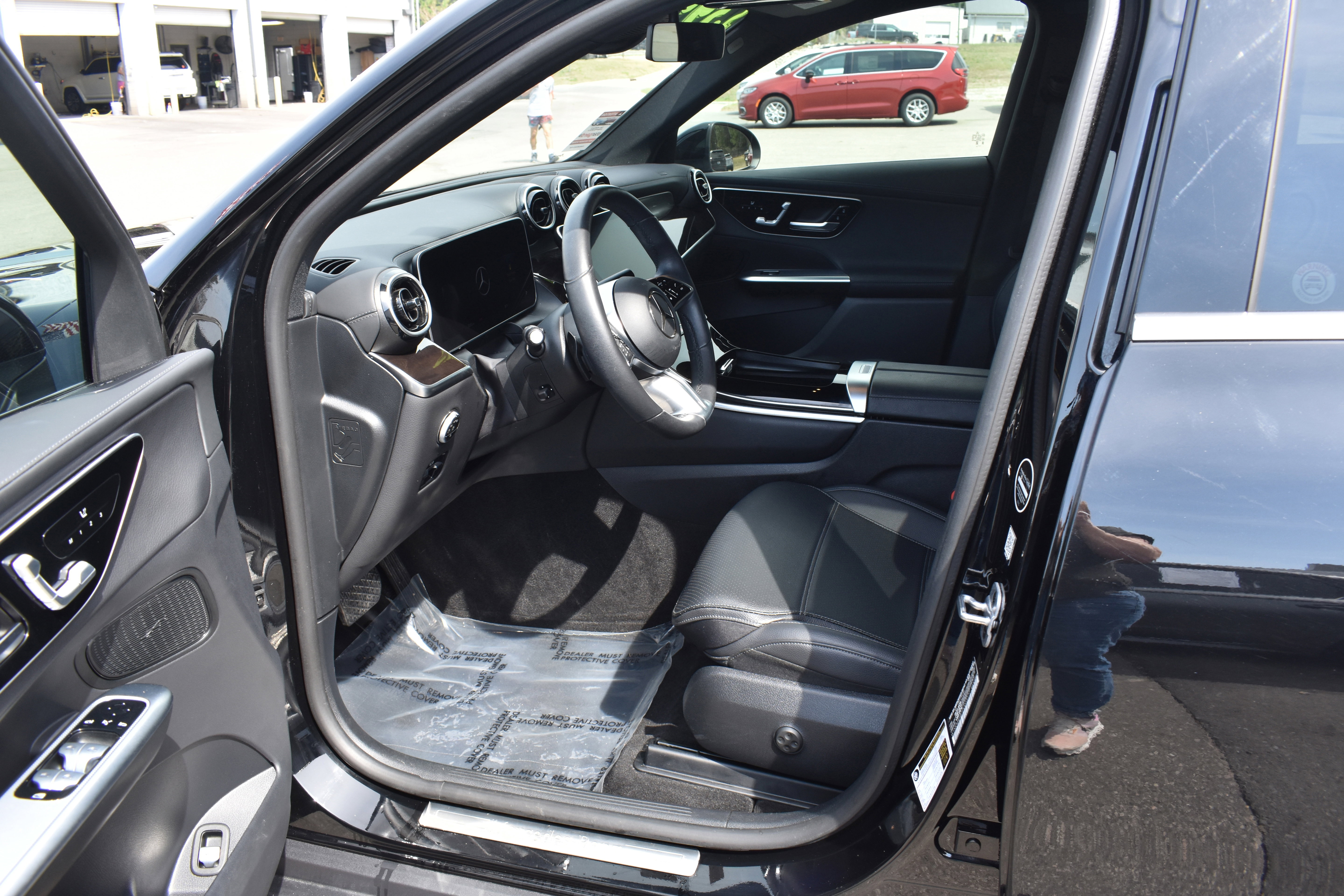 Used 2023 Mercedes-Benz GLC 300 4MATIC image 12