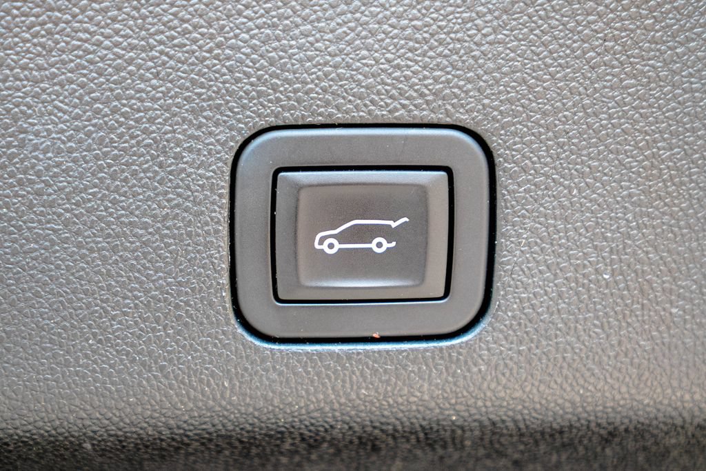 Certified 2025 Chevrolet Suburban LT AWD/4WD image 36