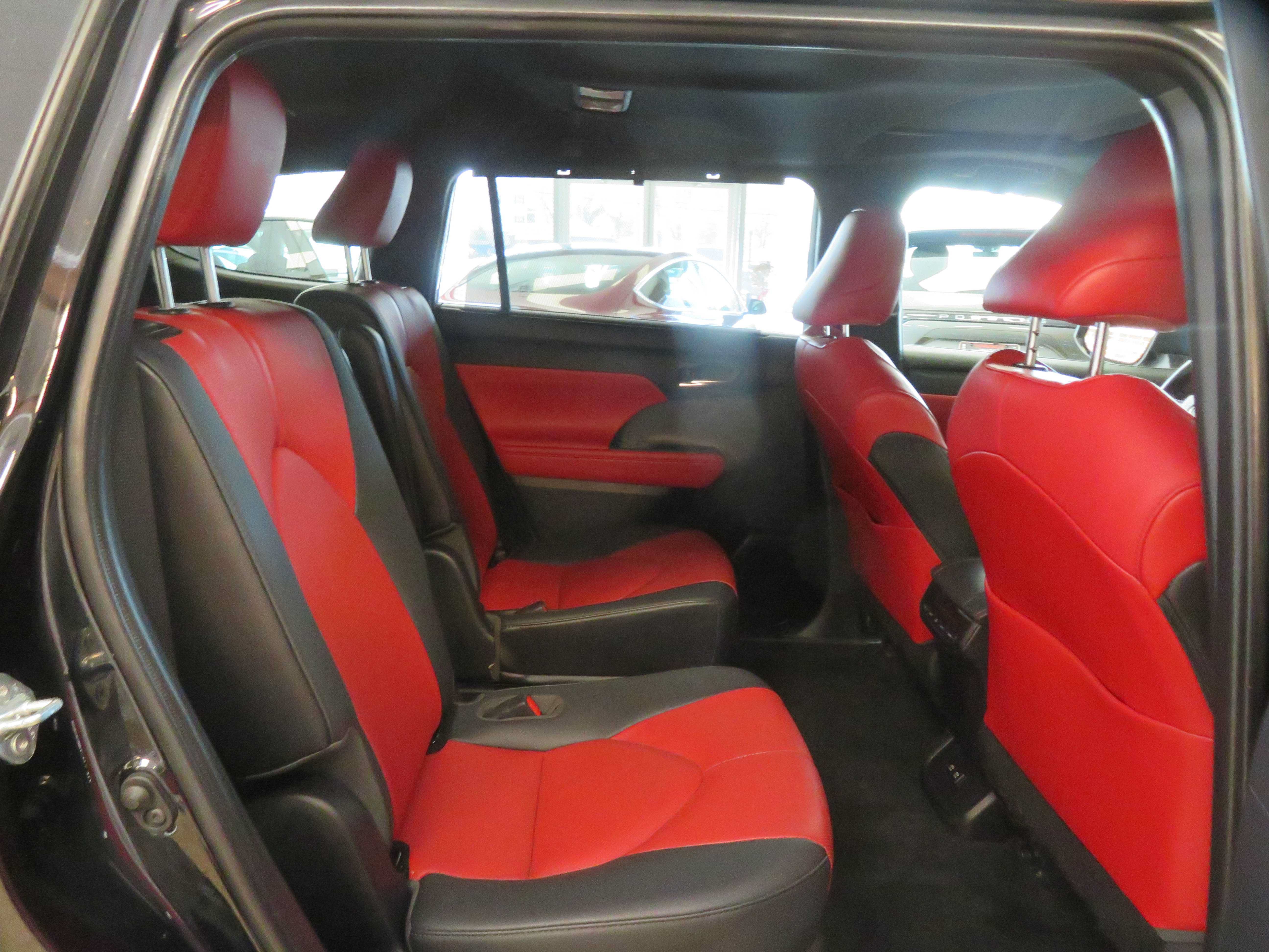 Used 2021 Toyota Highlander XSE AWD/4WD image 25