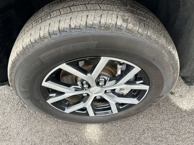 Used 2024 Jeep Grand Cherokee L Limited w/ Luxury Tech Group II image 12