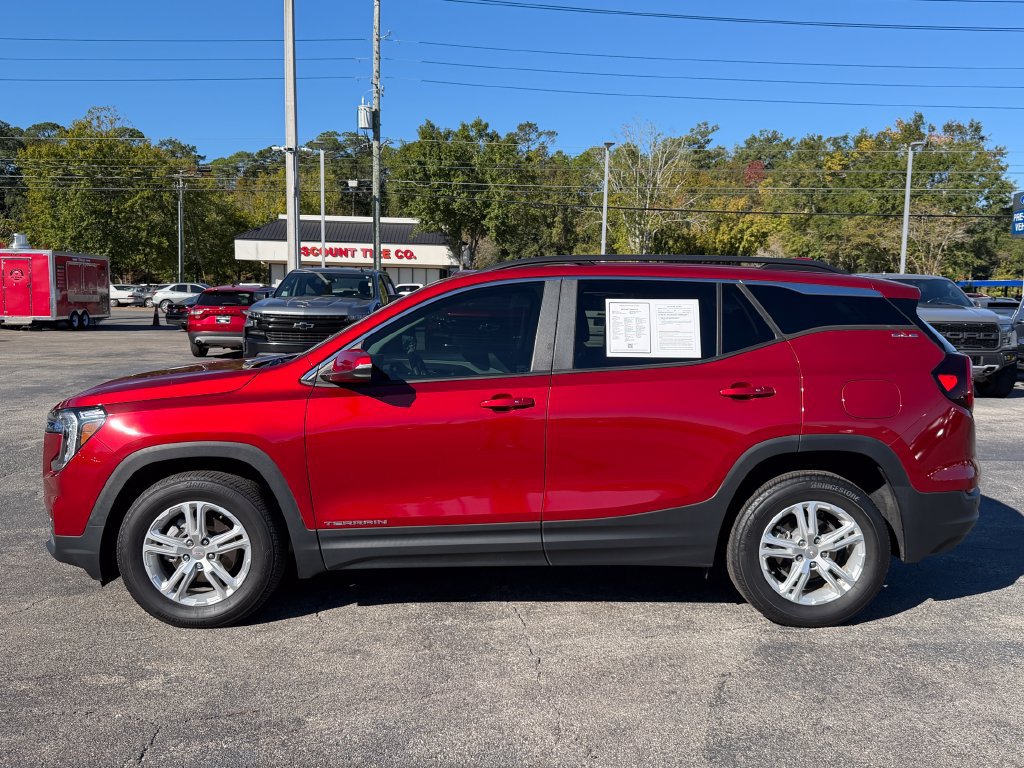 Used 2022 GMC Terrain SLE w/ Driver Convenience Package AWD/4WD image 2