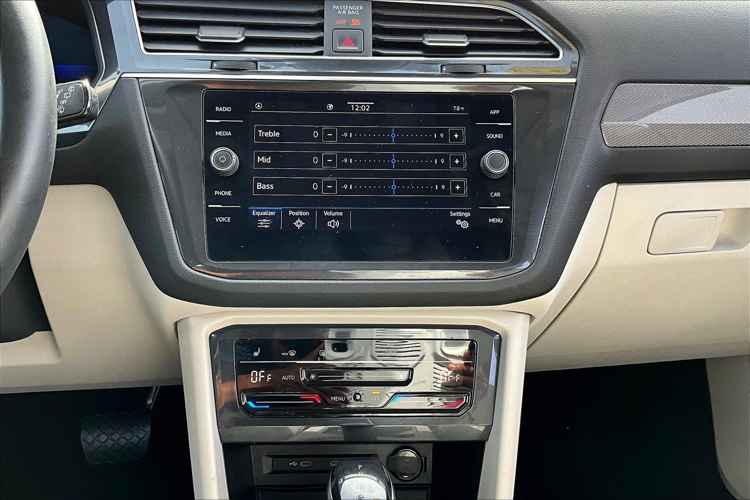 Used 2022 Volkswagen Tiguan SE FWD image 11