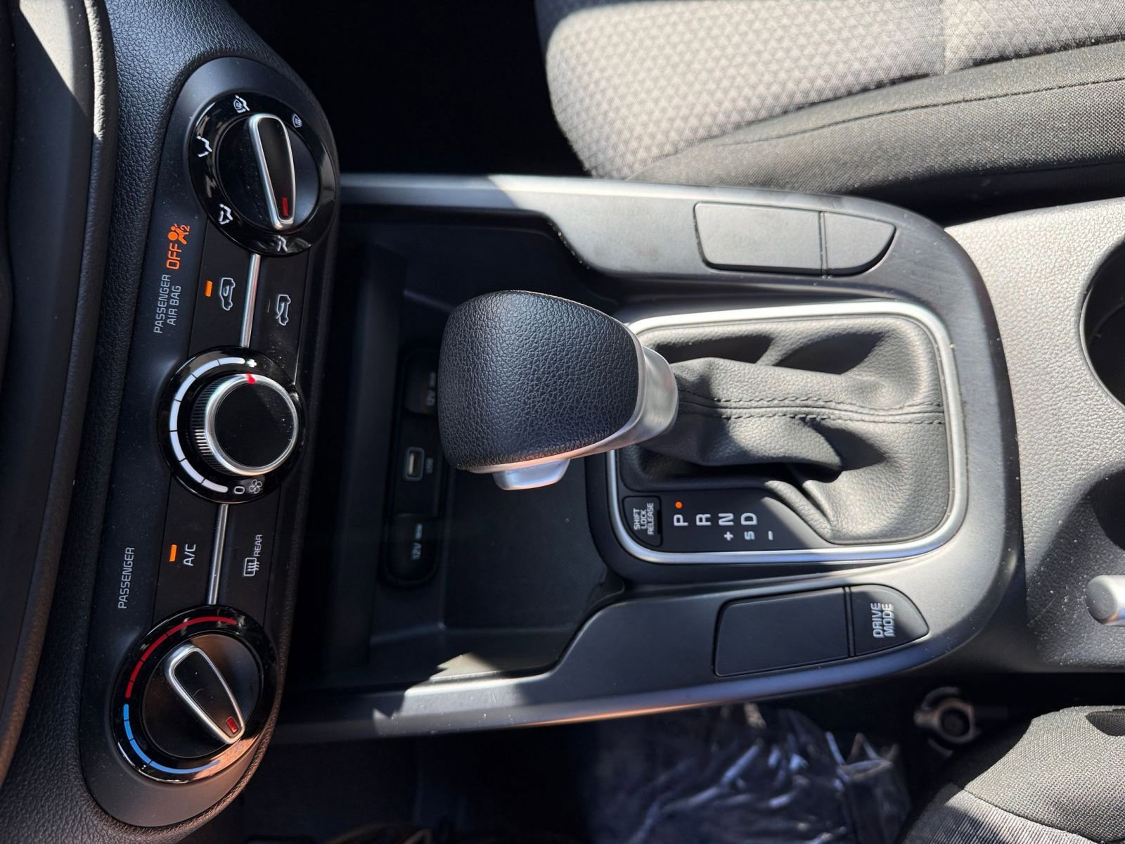 Used 2025 Kia Soul LX w/ LX Technology Package FWD image 38