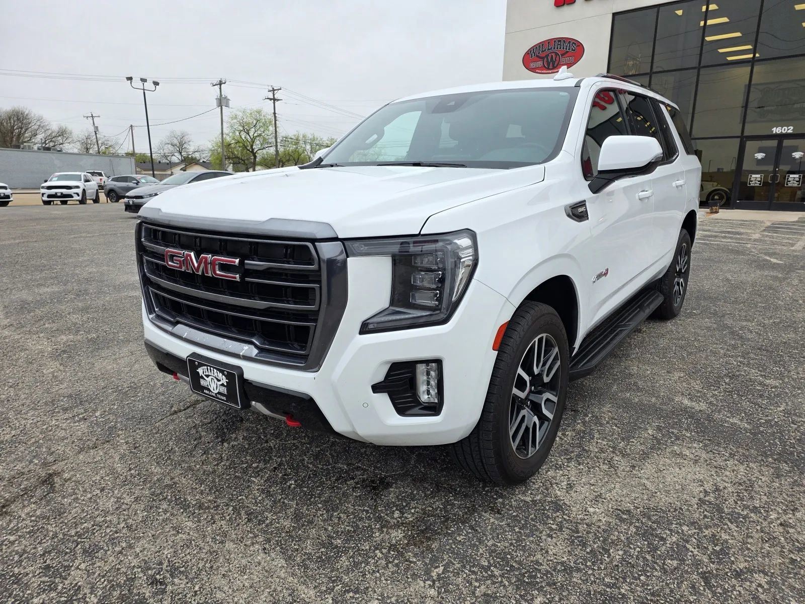Used 2023 GMC Yukon AT4 image 3
