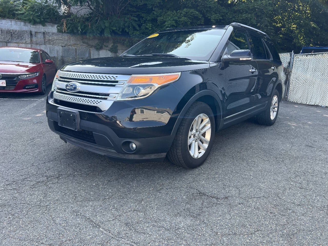 Used 2014 Ford Explorer XLT w/ Equipment Group 202A AWD/4WD image 10