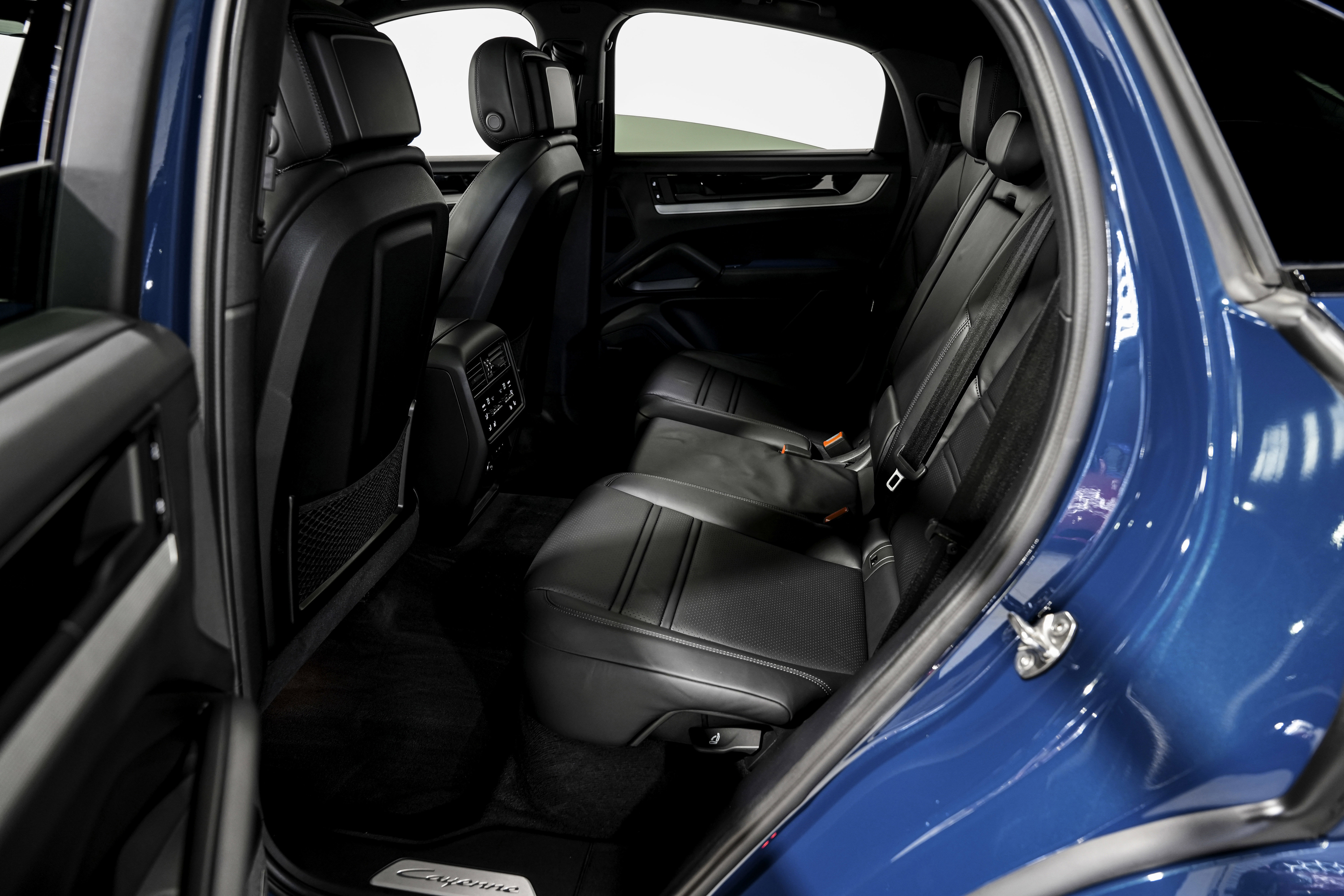 Used 2024 Porsche Cayenne Coupe image 37