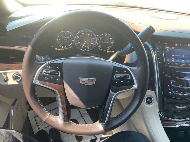 Used 2015 Cadillac Escalade Luxury image 22