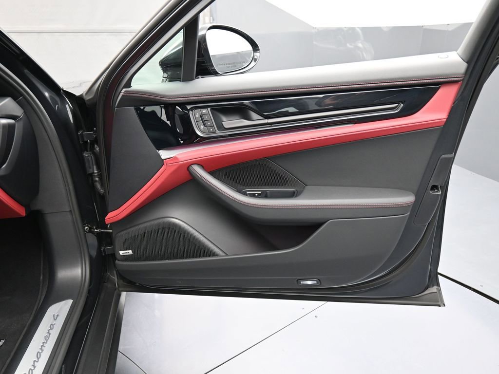 Certified 2024 Porsche Panamera 4 image 31