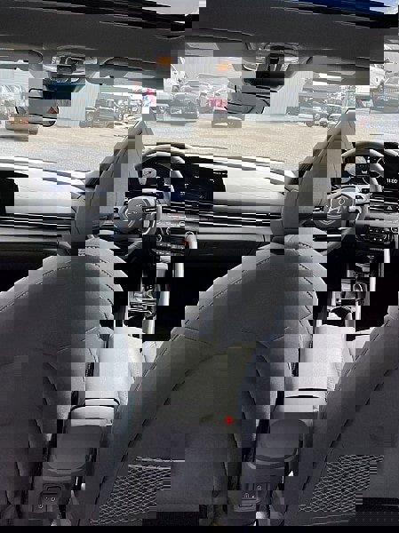 Used 2025 Hyundai Elantra SEL image 15