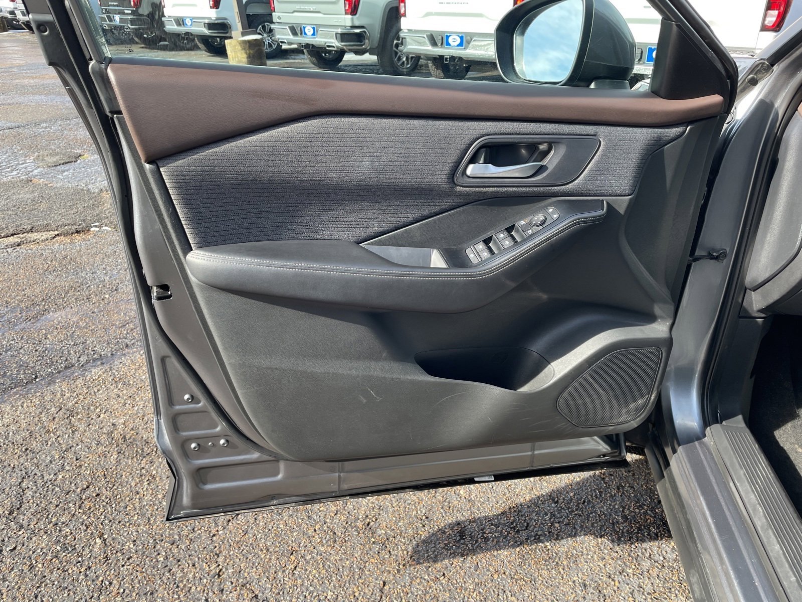 Used 2023 Nissan Rogue SV image 13