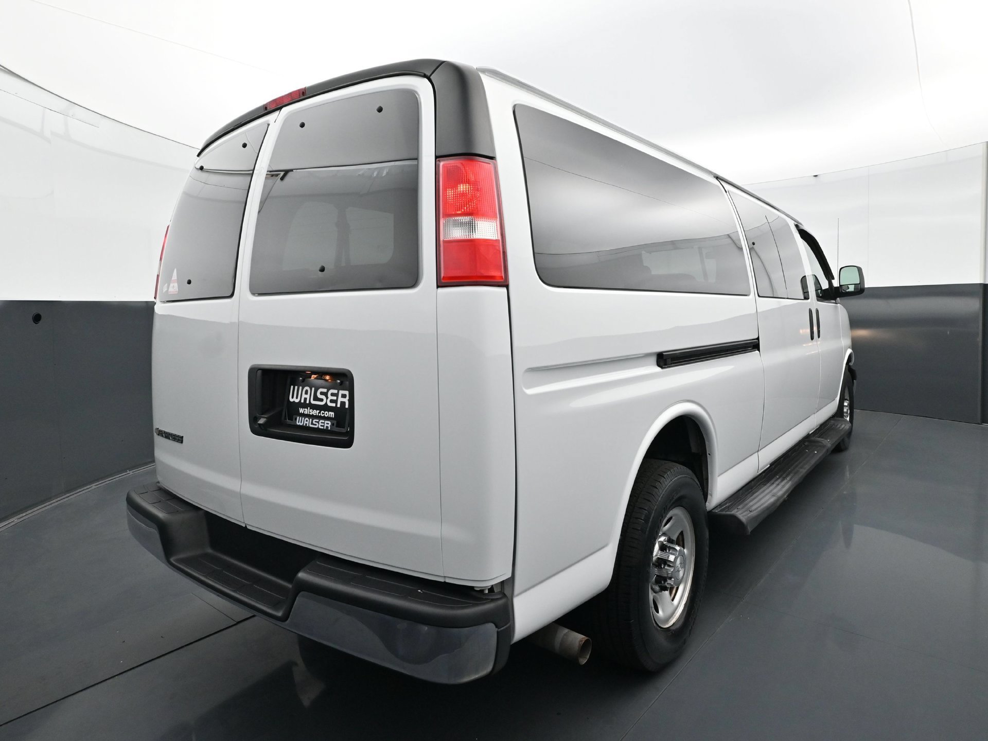 Used 2019 Chevrolet Express 3500 LT w/ LT Preferred Equipment Group RWD image 5