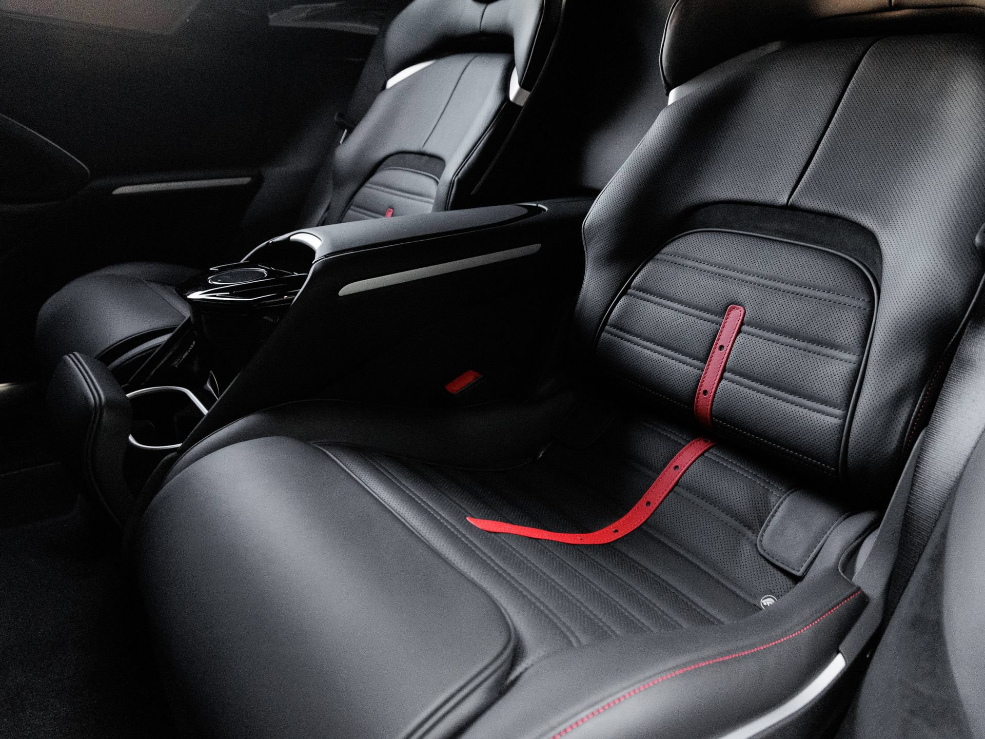Used 2026 Ferrari Purosangue AWD/4WD image 31
