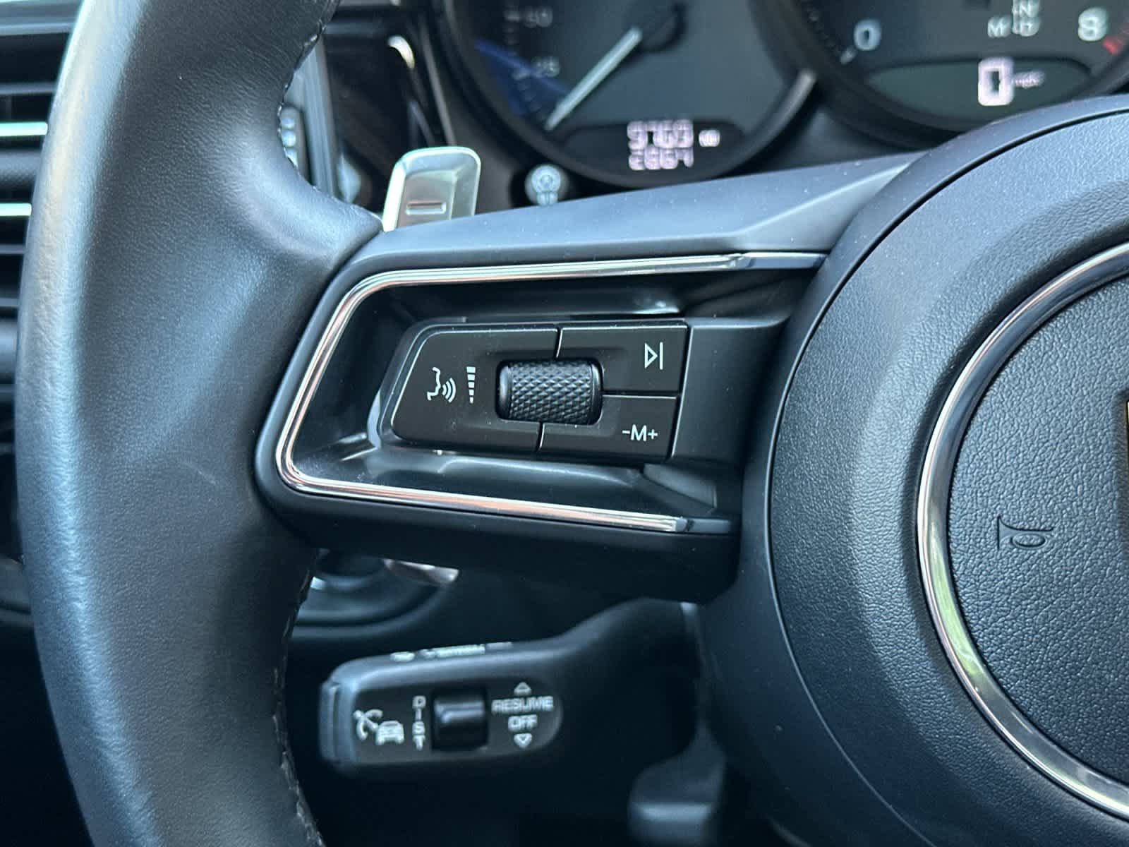 Certified 2025 Porsche Macan AWD/4WD image 26