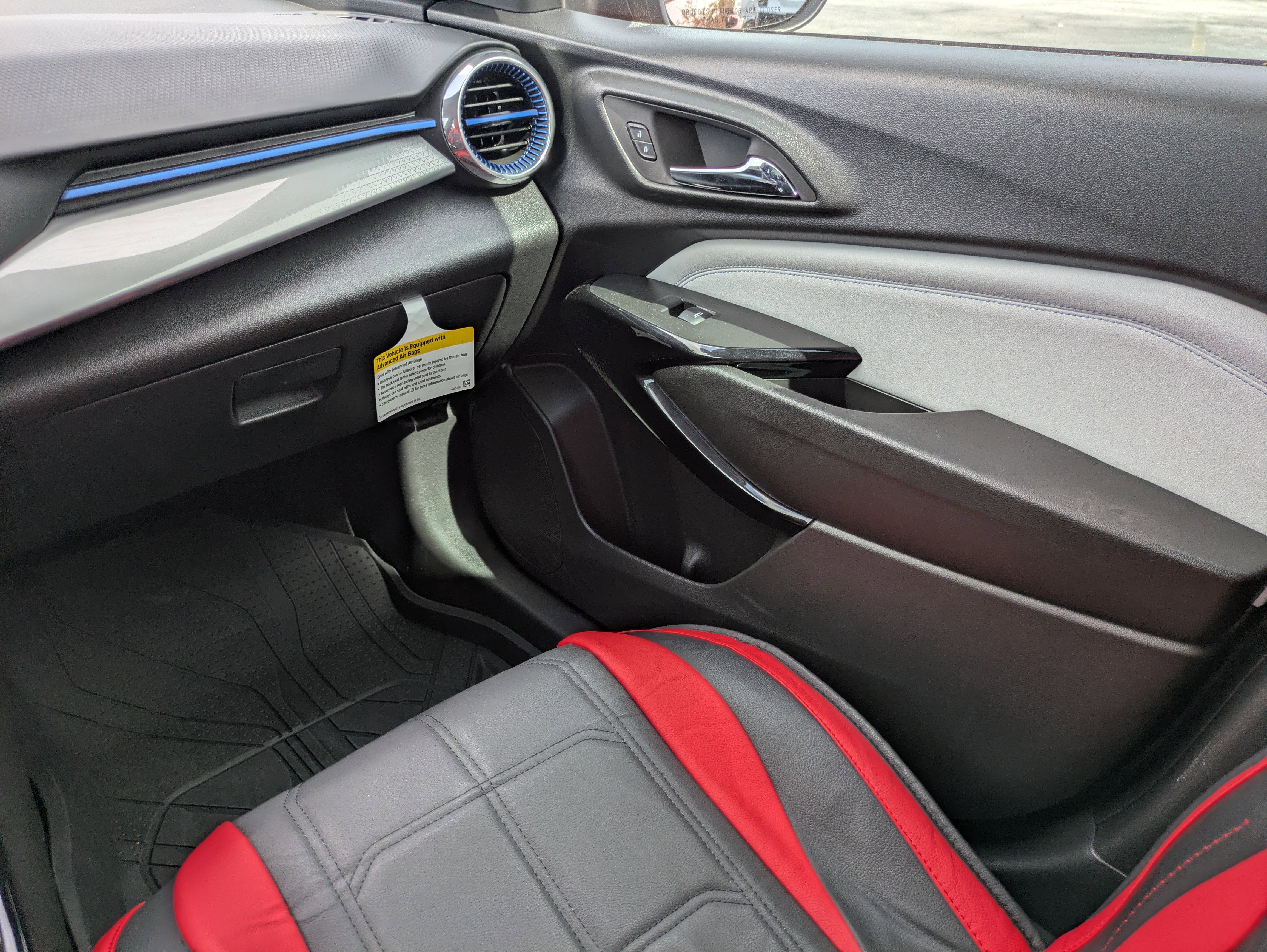 Used 2025 Chevrolet Trax LT w/ Driver Confidence Package image 9