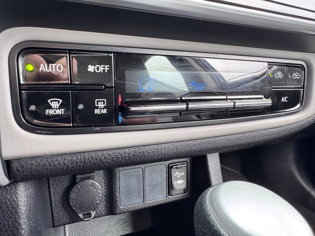 Used 2017 Toyota Corolla LE w/ Carpet Mat Package (TMS) image 17